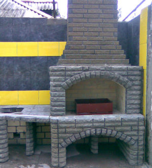 Как сделать камин барбекю из кирпича?